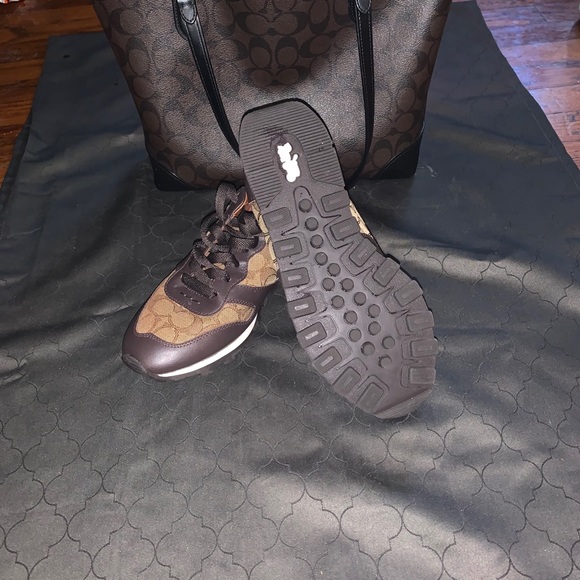 Coach set - Picture 3 of 3